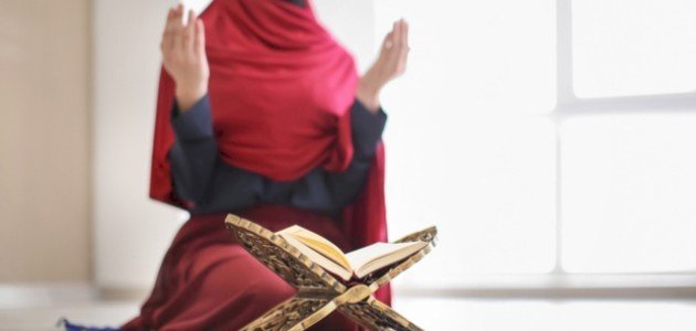 تعلمي صيغ الثناء على الله: عند الشكر وقبل الدعاء وبعده!