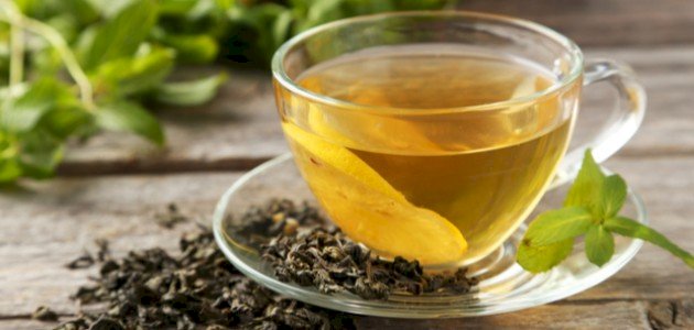 فوائد الشاي الأخضر للوجه: هل عليكِ تناوله أم استخدامه كماسك؟