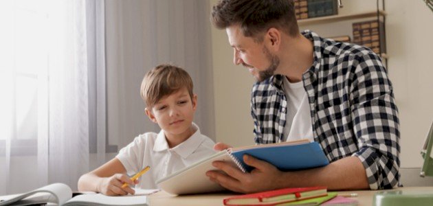تعرفي على كيفية التعامل مع الطفل العنيد في عمر 10 سنوات