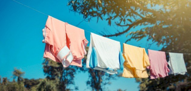 إليكِ طرق التخلص من رائحة العفن من الملابس