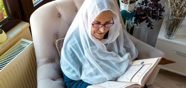 من هن القواعد من النساء؟