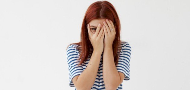 هل الرجل يحب المرأة الخجولة؟ إليكِ الإجابة