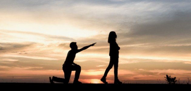 هل يحب الرجل المرأة التي تتجاهله؟