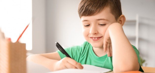 كيف أجعل ابني يعتمد على نفسه في المذاكرة؟