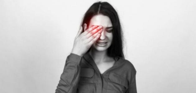 سبب رفة العين وعلاجها