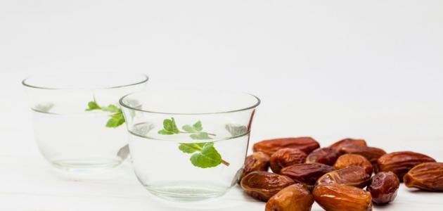فوائد اكل سبع تمرات على الريق