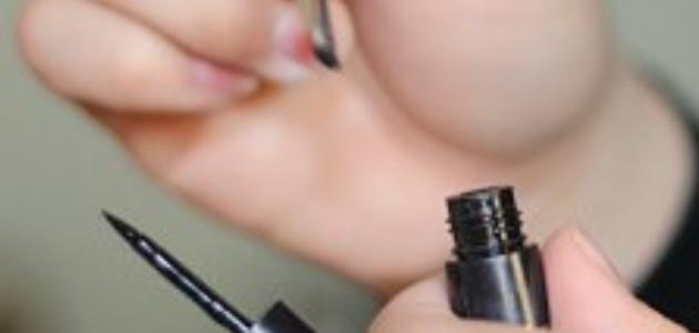 طريقة وضع الكحل في العين
