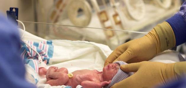 أعراض الولادة في السابع